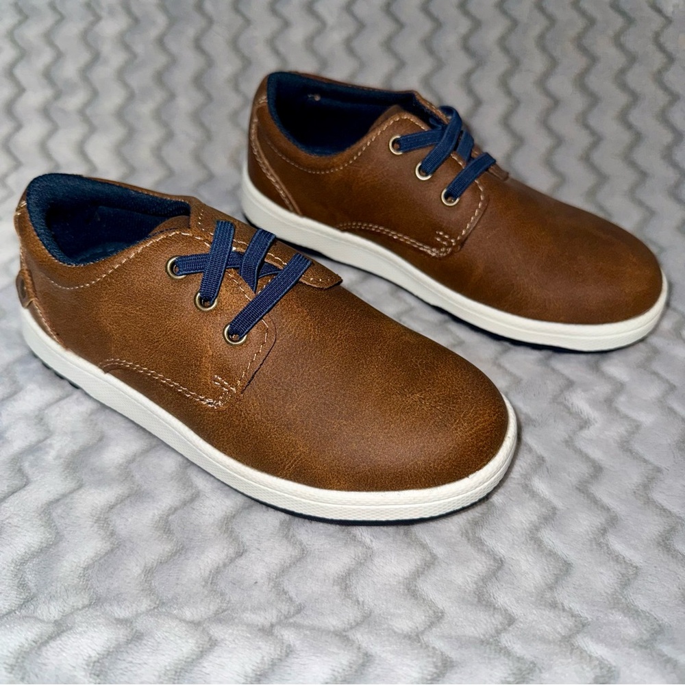 Eddie Bauer Brown Dress Shoes with Blue Laces